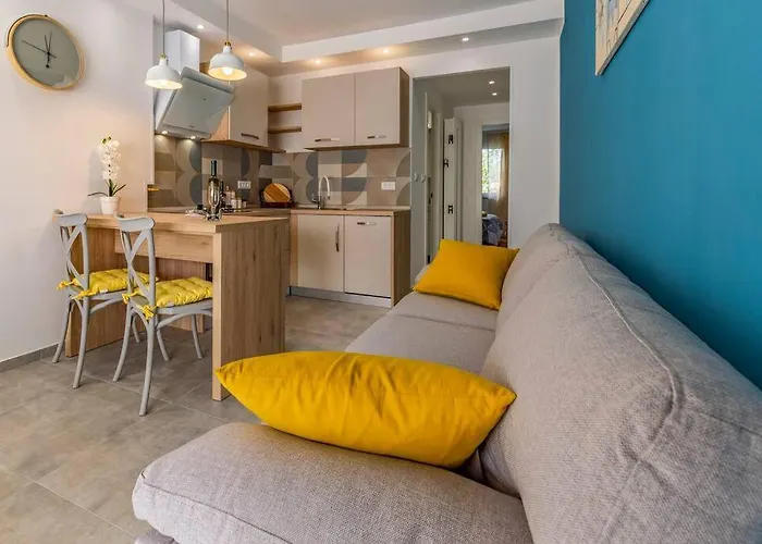 New Two Bedroom Maloni Apartment *