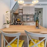 New Two Bedroom Maloni Апартаменты
