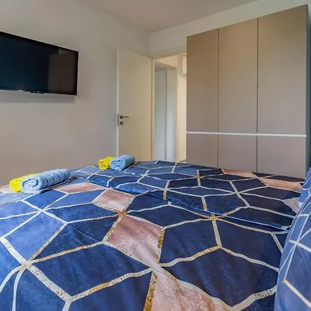 New Two Bedroom Maloni Апартаменты Пула