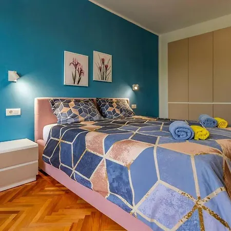 New Two Bedroom Maloni アパート *