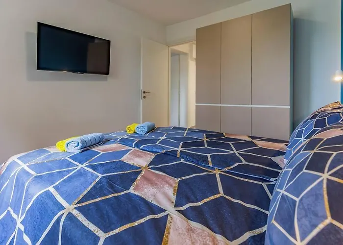 New Two Bedroom Maloni アパート プーラ