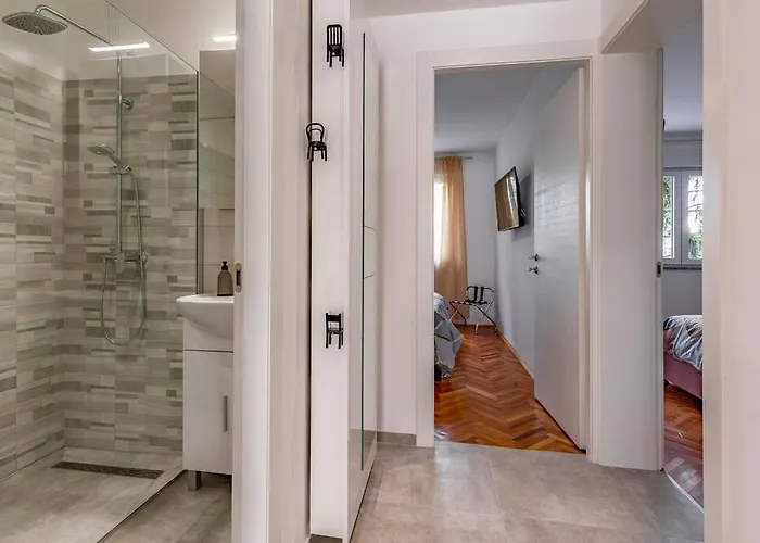 New Two Bedroom Maloni プーラ